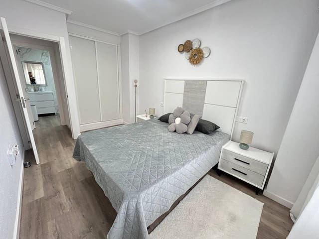 Appartement te koop in Antonio Machado, Torrevieja - € 129.900 (Ref: 9877360)