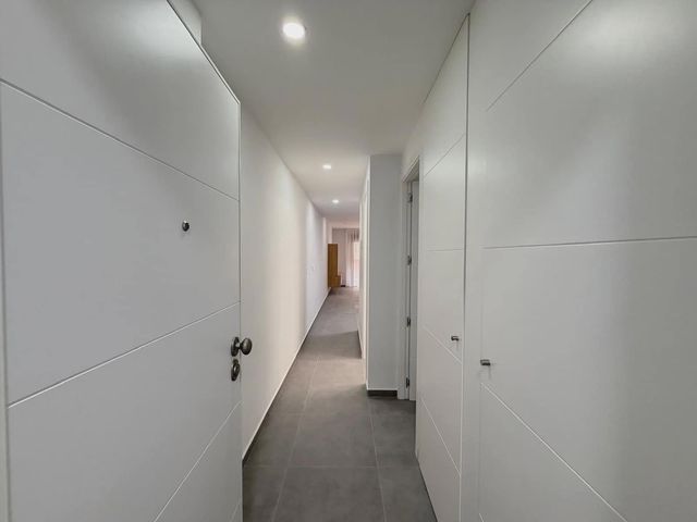 3 sypialnia Apartament na sprzedaż w Avenida Habaneras - Curva de Palangre, Torrevieja z basenem garażem - 349 000 € (Ref: 9877362)