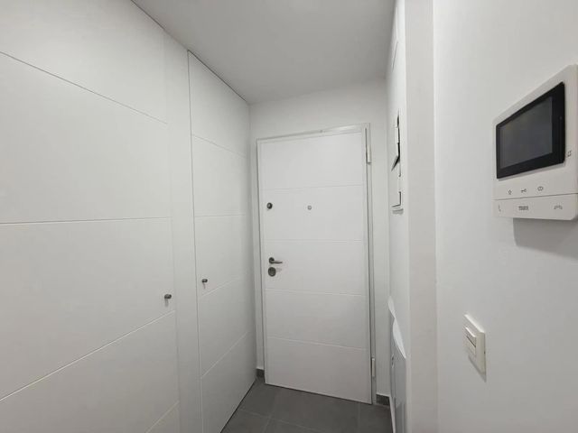 3 sypialnia Apartament na sprzedaż w Avenida Habaneras - Curva de Palangre, Torrevieja z basenem garażem - 349 000 € (Ref: 9877362)