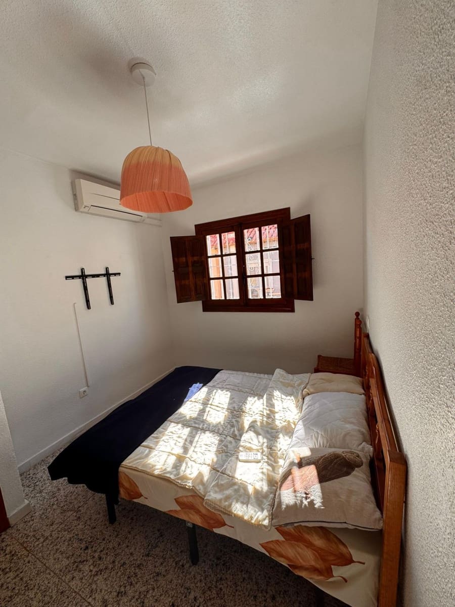 Bungalow de 2 habitaciones en Torrevieja en venta - 218.000 € (Ref: 9877364)