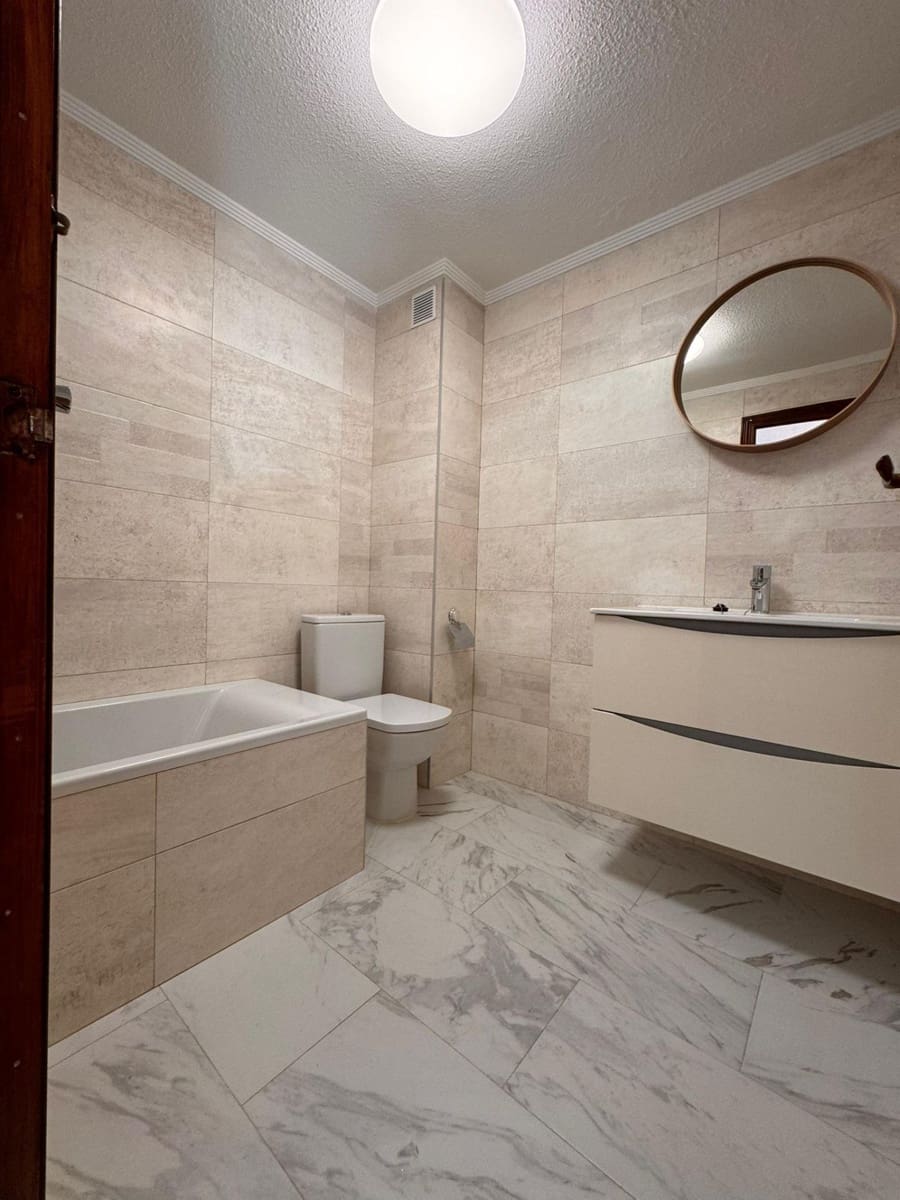 Bungalow de 2 habitaciones en Torrevieja en venta - 218.000 € (Ref: 9877364)