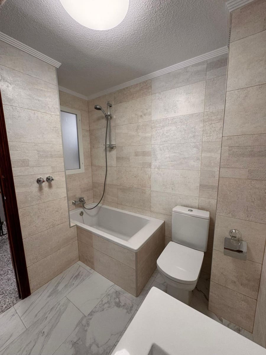 Bungalow de 2 habitaciones en Torrevieja en venta - 218.000 € (Ref: 9877364)