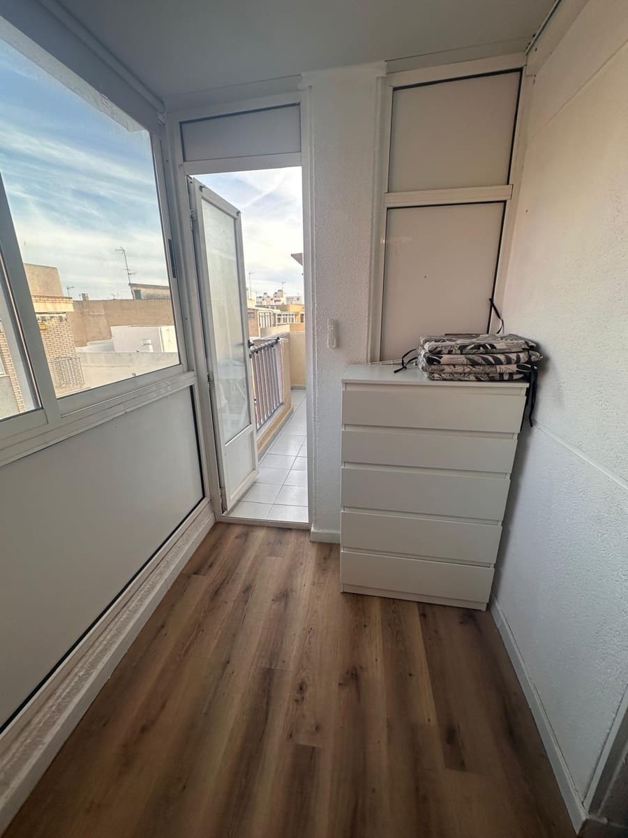 1 soverom Penthouse til salgs i Torrevieja - € 149 900 (Ref: 9877365)