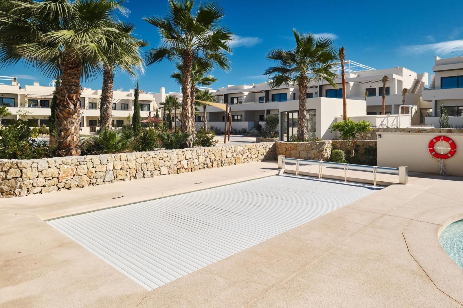 2 soverom Bungalow til salgs i Torrevieja med svømmebasseng - € 360 000 (Ref: 9877367)