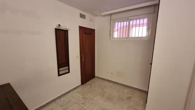 Apartamento de 2 habitaciones en Playa de los Locos, Torrevieja en venta con piscina - 265.000 € (Ref: 9877370)