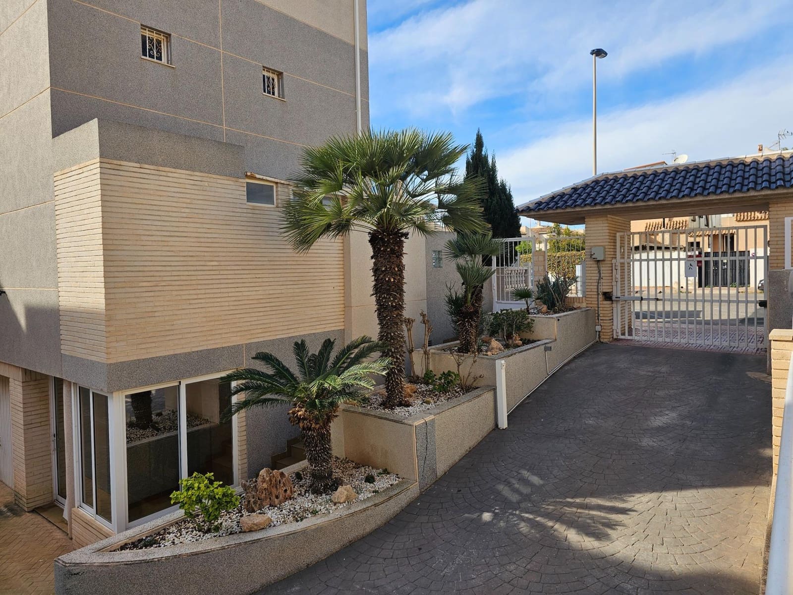 2 soveværelse Lejlighed til salg i Torrevieja med swimmingpool - € 194.000 (Ref: 9877375)