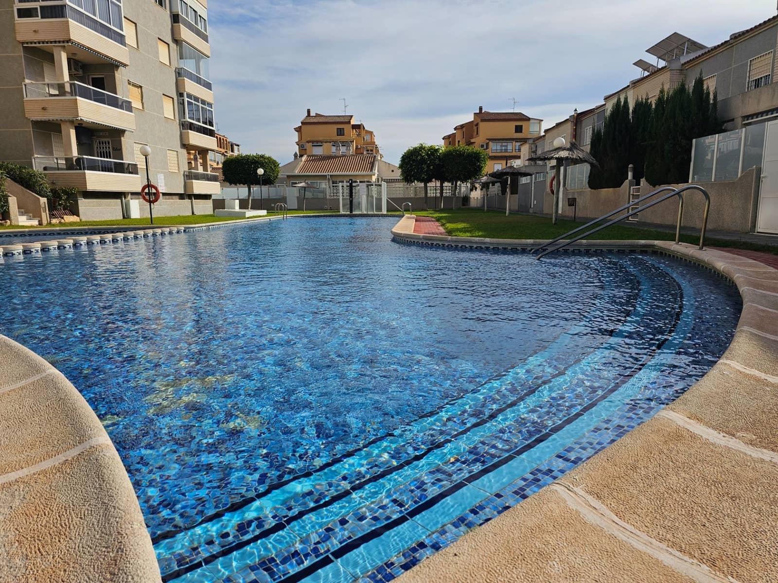 2 soveværelse Lejlighed til salg i Torrevieja med swimmingpool - € 194.000 (Ref: 9877375)