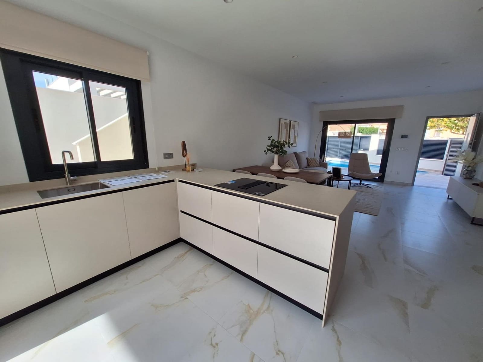 3 slaapkamer Villa te koop in Pilar de la Horadada met zwembad - € 431.500 (Ref: 9877382)
