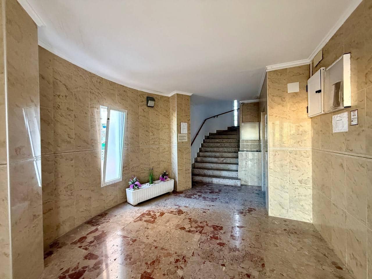 Studio à vendre à Torrevieja - 115 900 € (Ref: 9877386)