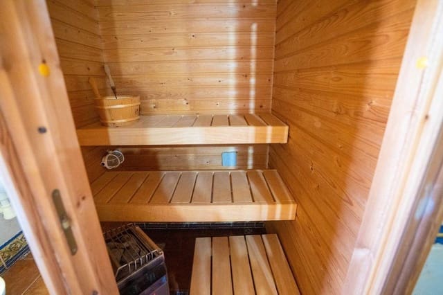 Chalet de 4 habitaciones en La Florida, Orihuela en venta - 439.000 € (Ref: 9877394)