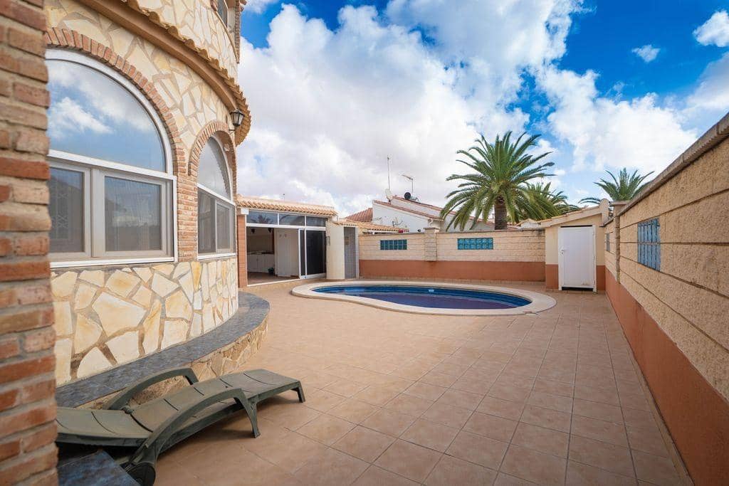 Chalet de 4 habitaciones en Orihuela Costa en venta - 439.000 € (Ref: 9877394)