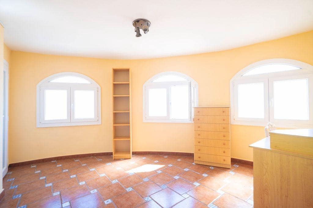 Chalet de 4 habitaciones en Orihuela Costa en venta - 439.000 € (Ref: 9877394)