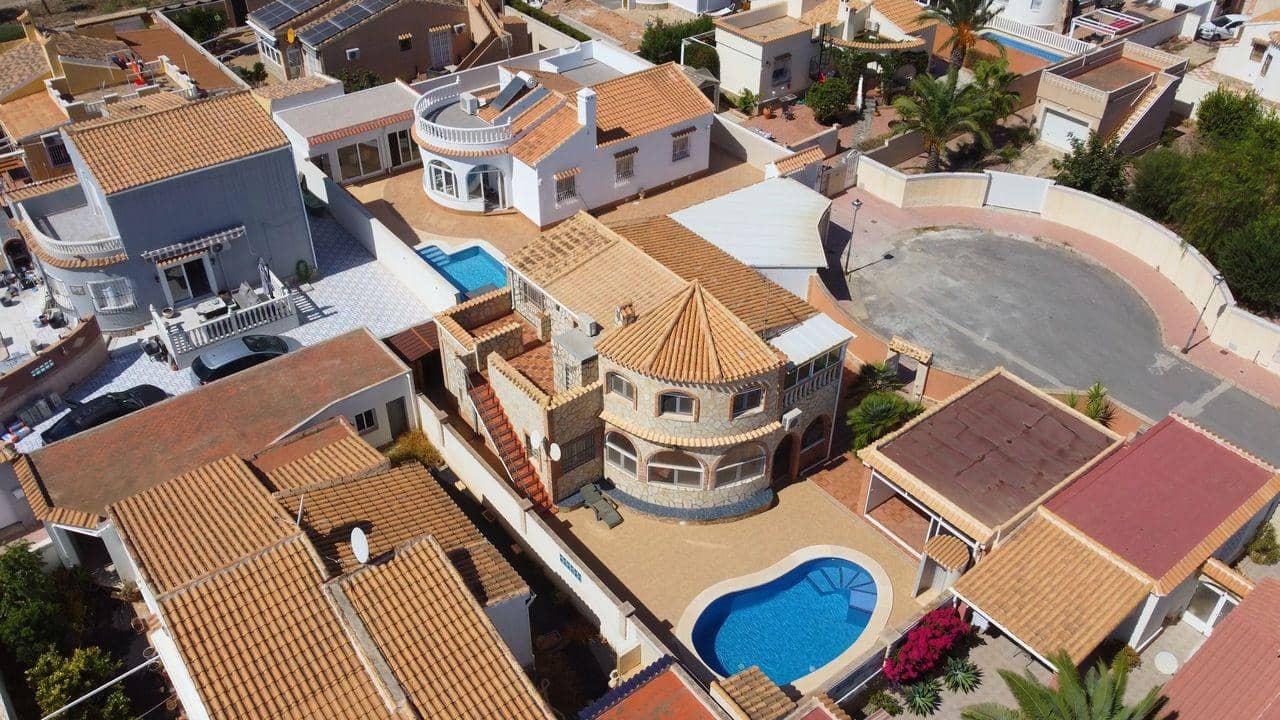 Chalet de 4 habitaciones en Orihuela Costa en venta - 439.000 € (Ref: 9877394)