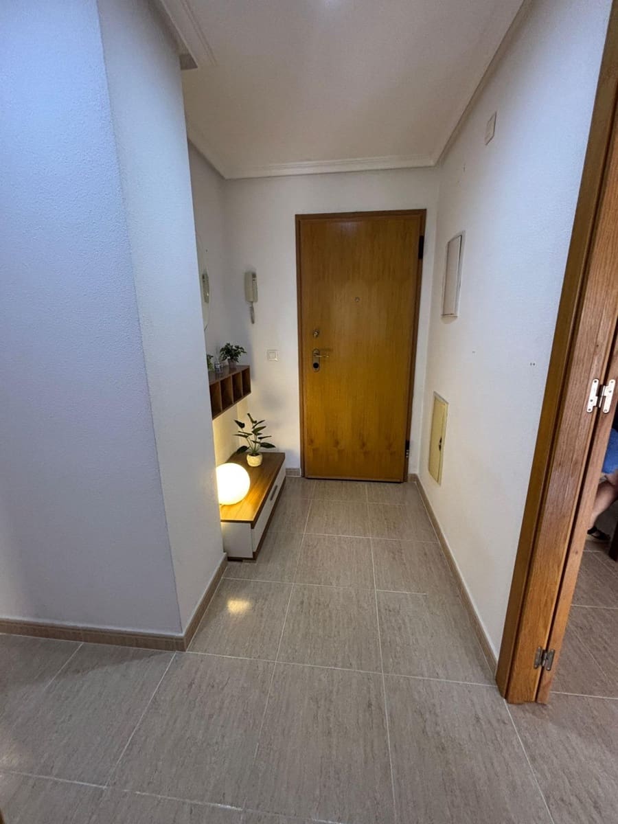 1 makuuhuone Huoneisto myytävänä paikassa Torrevieja mukana 
autotalli - 142 000 € (Ref: 9877397)