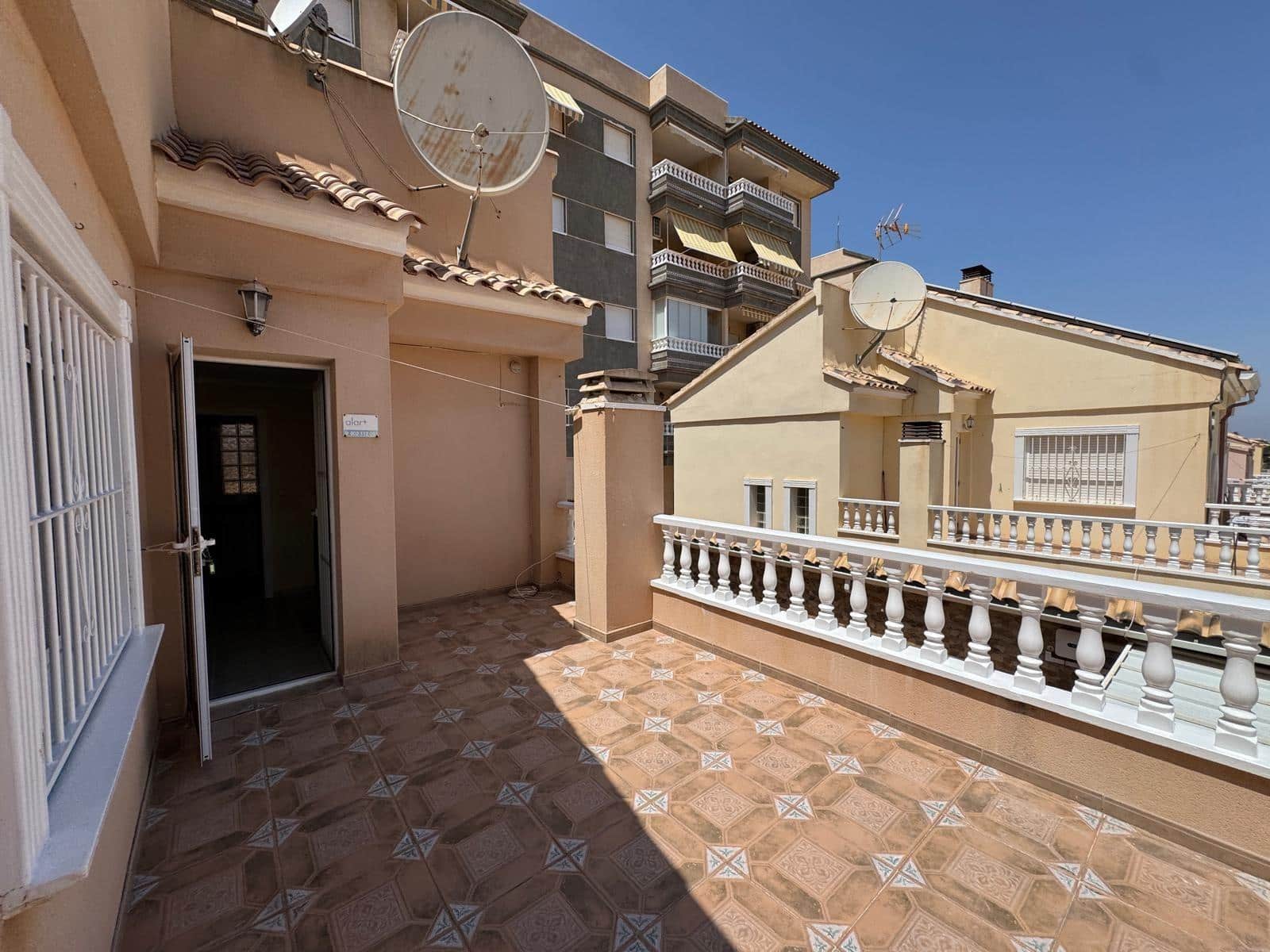 3 makuuhuone Omakotitalo myytävänä paikassa Guardamar del Segura mukana uima-altaan - 283 500 € (Ref: 9877402)