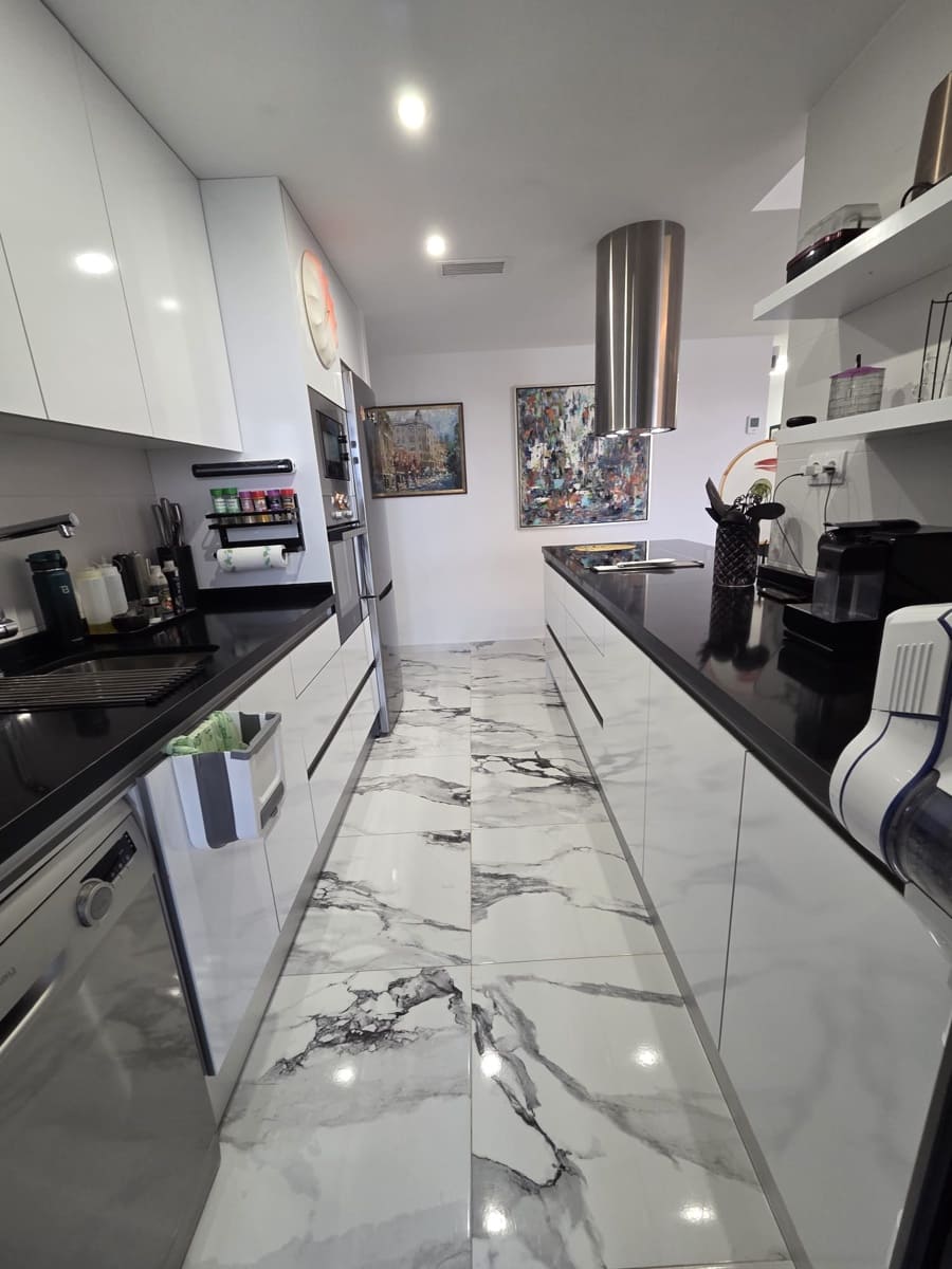 2 makuuhuone Huoneisto myytävänä paikassa Villamartin mukana 
autotalli - 315 000 € (Ref: 9878003)