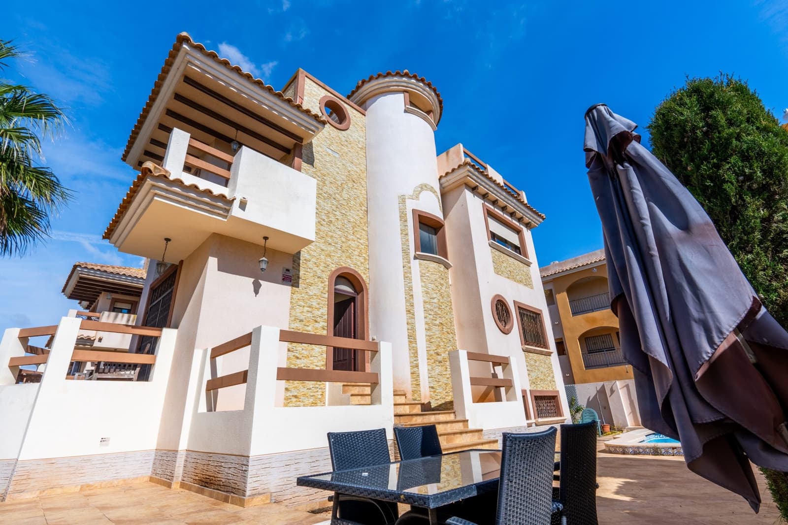 6 bedroom Villa for sale in Orihuela Costa with pool - € 365,000 (Ref: 9878015)