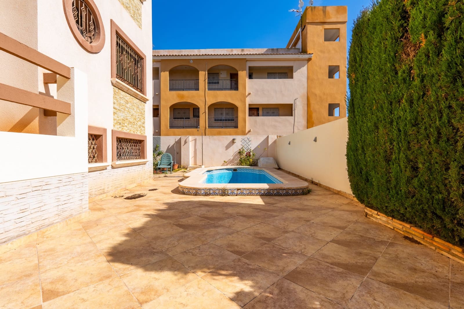 6 bedroom Villa for sale in Orihuela Costa with pool - € 365,000 (Ref: 9878015)