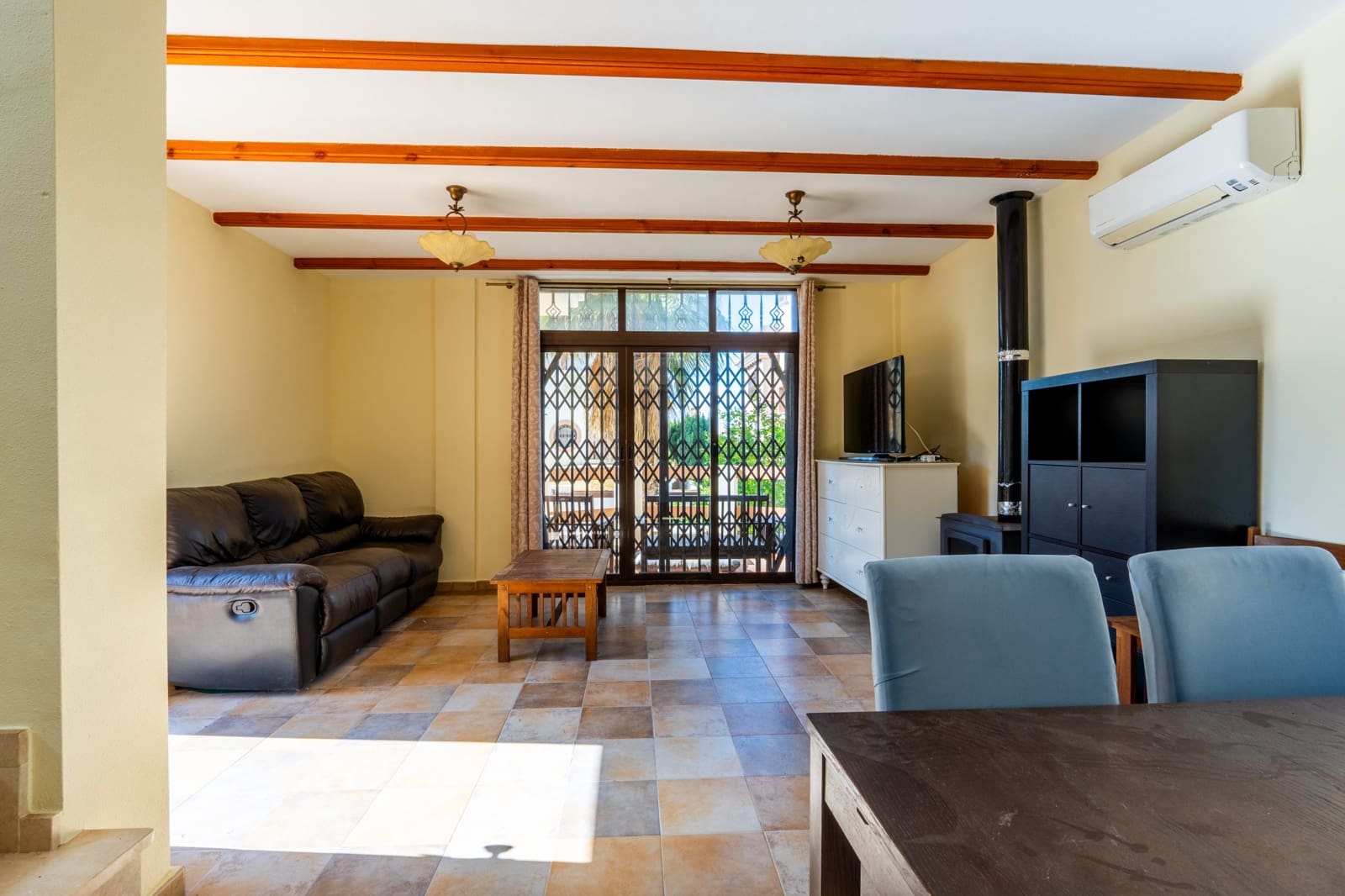 6 bedroom Villa for sale in Orihuela Costa with pool - € 365,000 (Ref: 9878015)