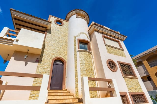 Chalet de 6 habitaciones en Los Almendros (Orihuela Costa), Orihuela en venta con piscina - 365.000 € (Ref: 9878015)
