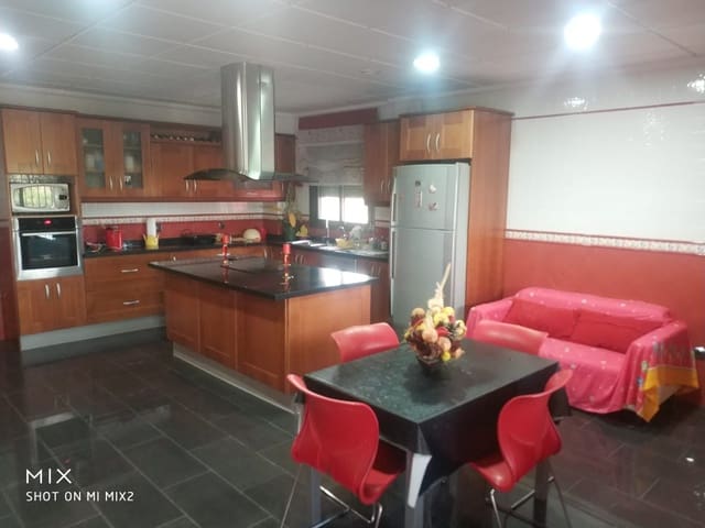 4 makuuhuone Huvila myytävänä paikassa Desamparados - Hurchillo - Torremendo, Orihuela mukana uima-altaan 
autotalli - 450 000 € (Ref: 9878028)