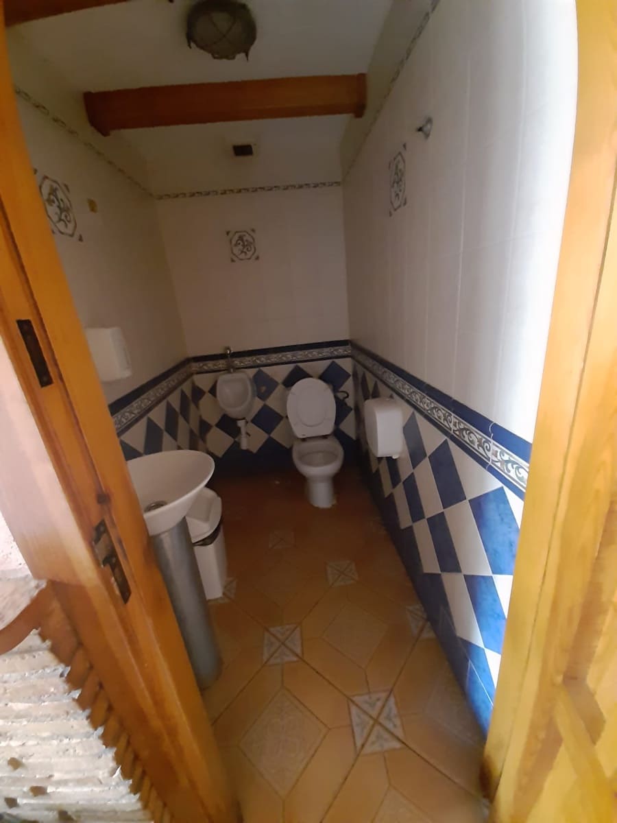 Kommersiell til salgs i Torrevieja - € 550 000 (Ref: 9878029)