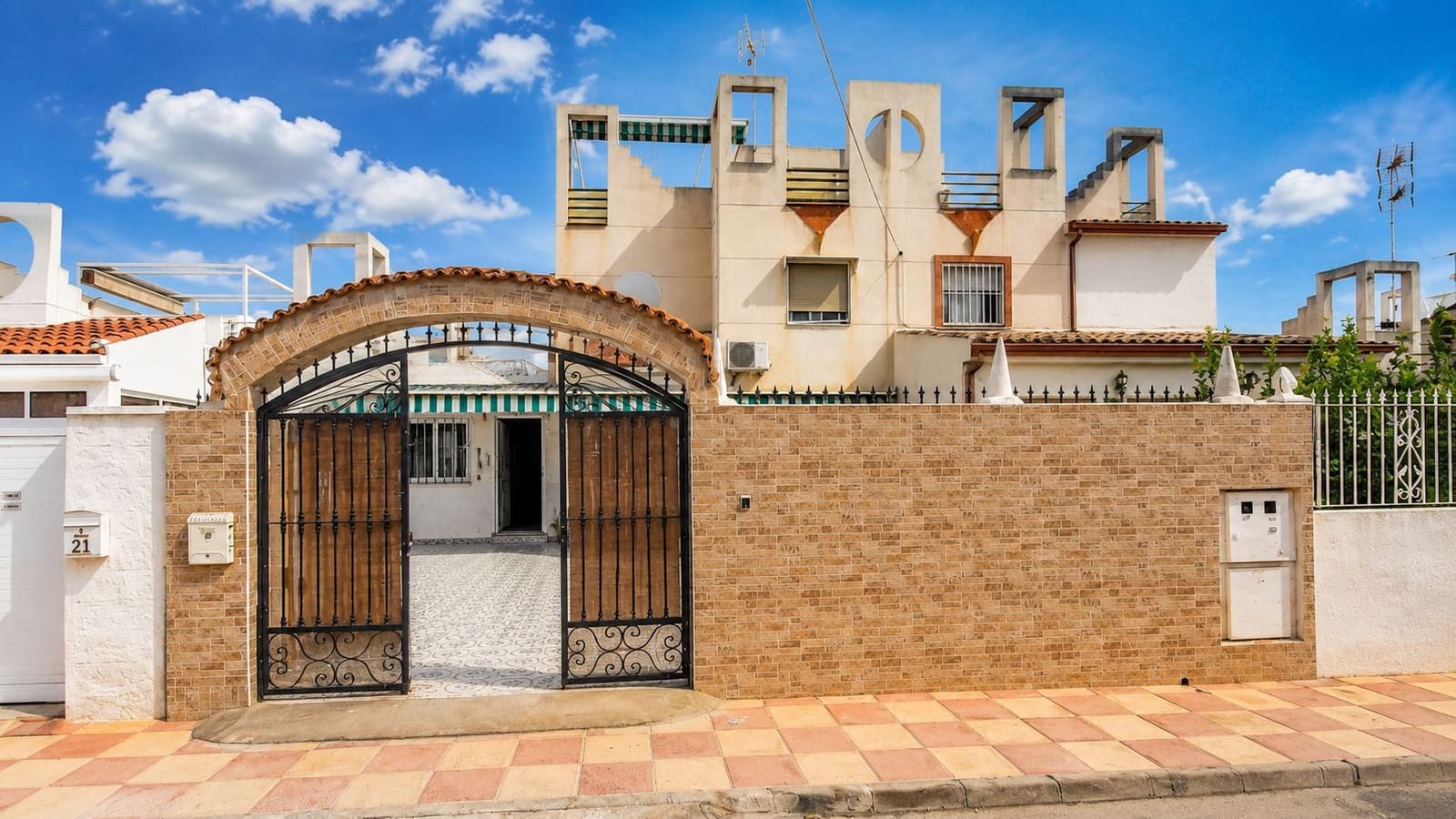 4 sovrum Lägenhet till salu i Torrevieja med pool garage - 199 000 € (Ref: 9878031)
