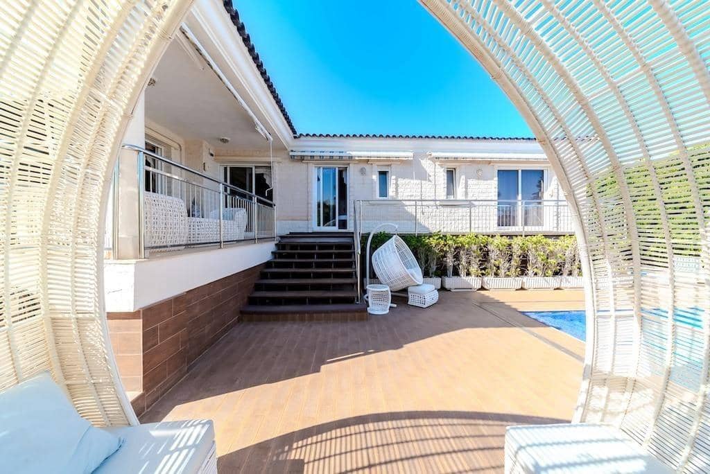 5 slaapkamer Villa te koop in Torrevieja - € 1.170.000 (Ref: 9878054)