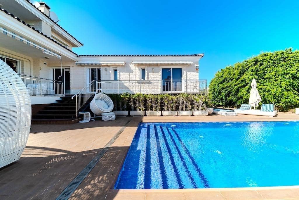 5 slaapkamer Villa te koop in Torrevieja - € 1.170.000 (Ref: 9878054)