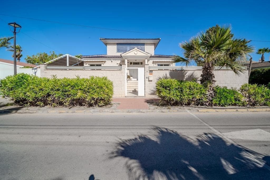 5 slaapkamer Villa te koop in Torrevieja - € 1.170.000 (Ref: 9878054)