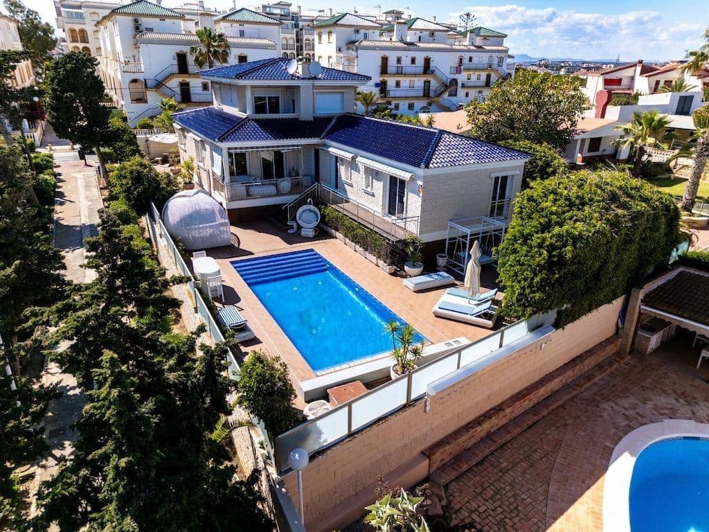 5 slaapkamer Villa te koop in Torrevieja - € 1.170.000 (Ref: 9878054)