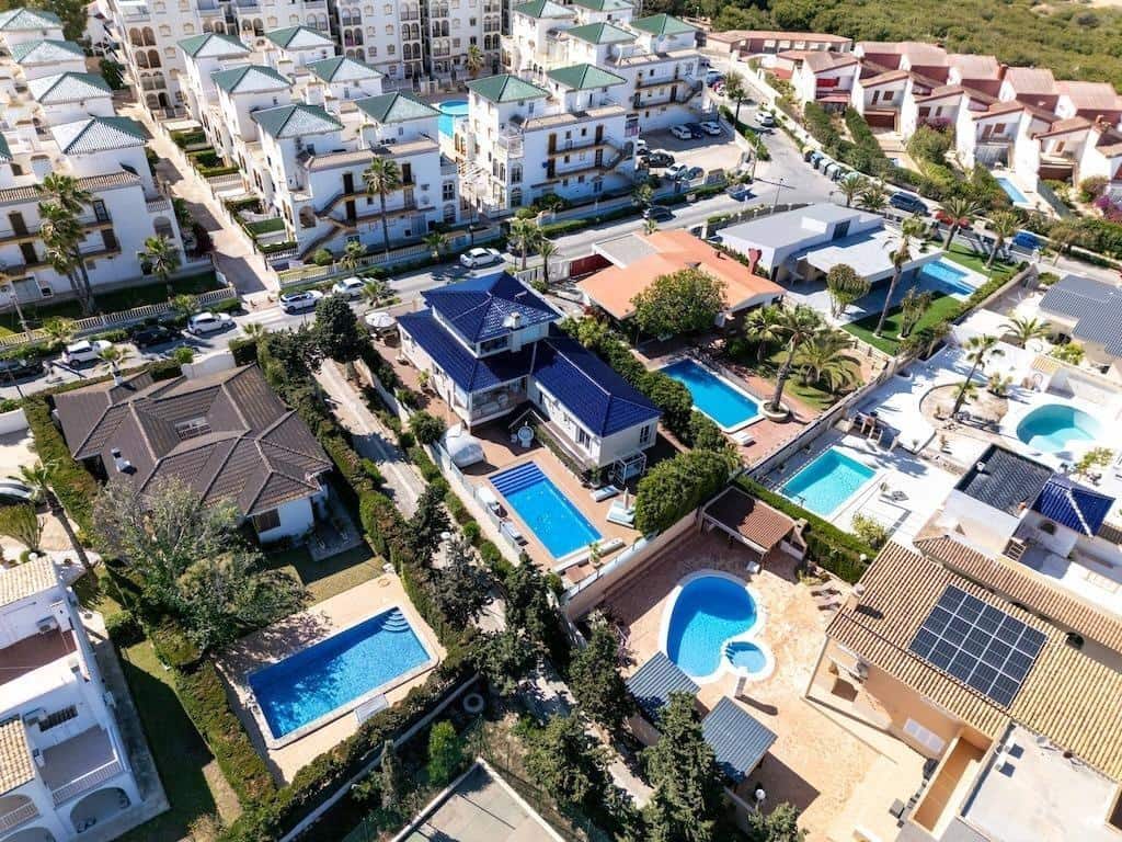 5 slaapkamer Villa te koop in Torrevieja - € 1.170.000 (Ref: 9878054)