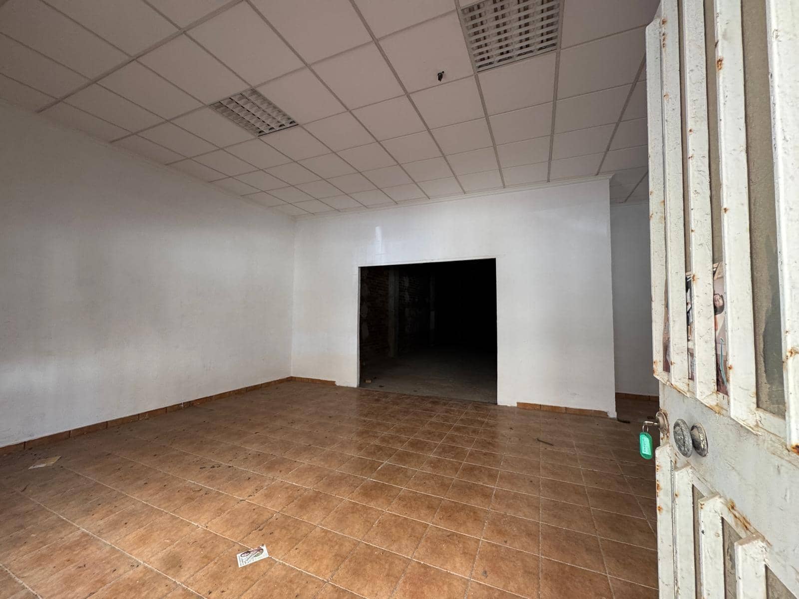 Commercial for sale in Torrevieja - € 150,000 (Ref: 9878057)