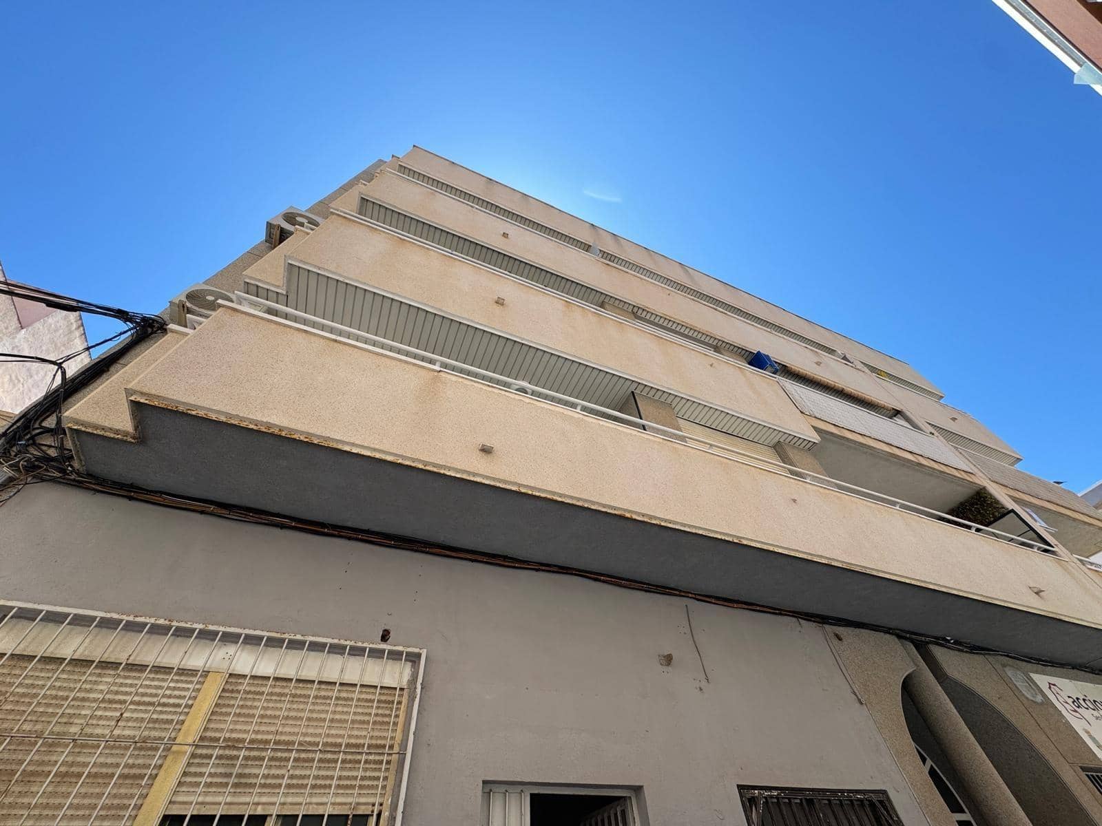 Commercial for sale in Torrevieja - € 150,000 (Ref: 9878057)