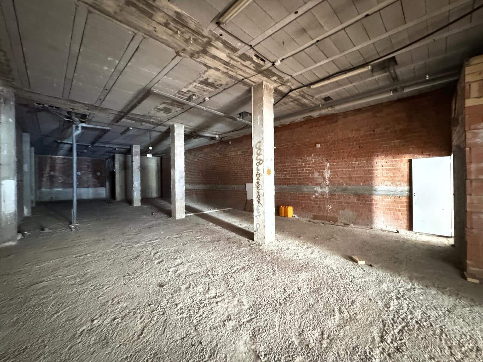 Commercial for sale in Torrevieja - € 150,000 (Ref: 9878057)
