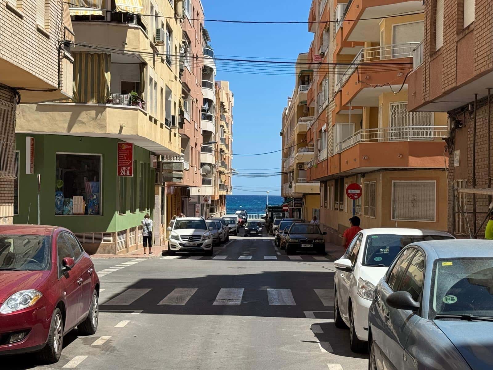 Commercial for sale in Torrevieja - € 150,000 (Ref: 9878057)
