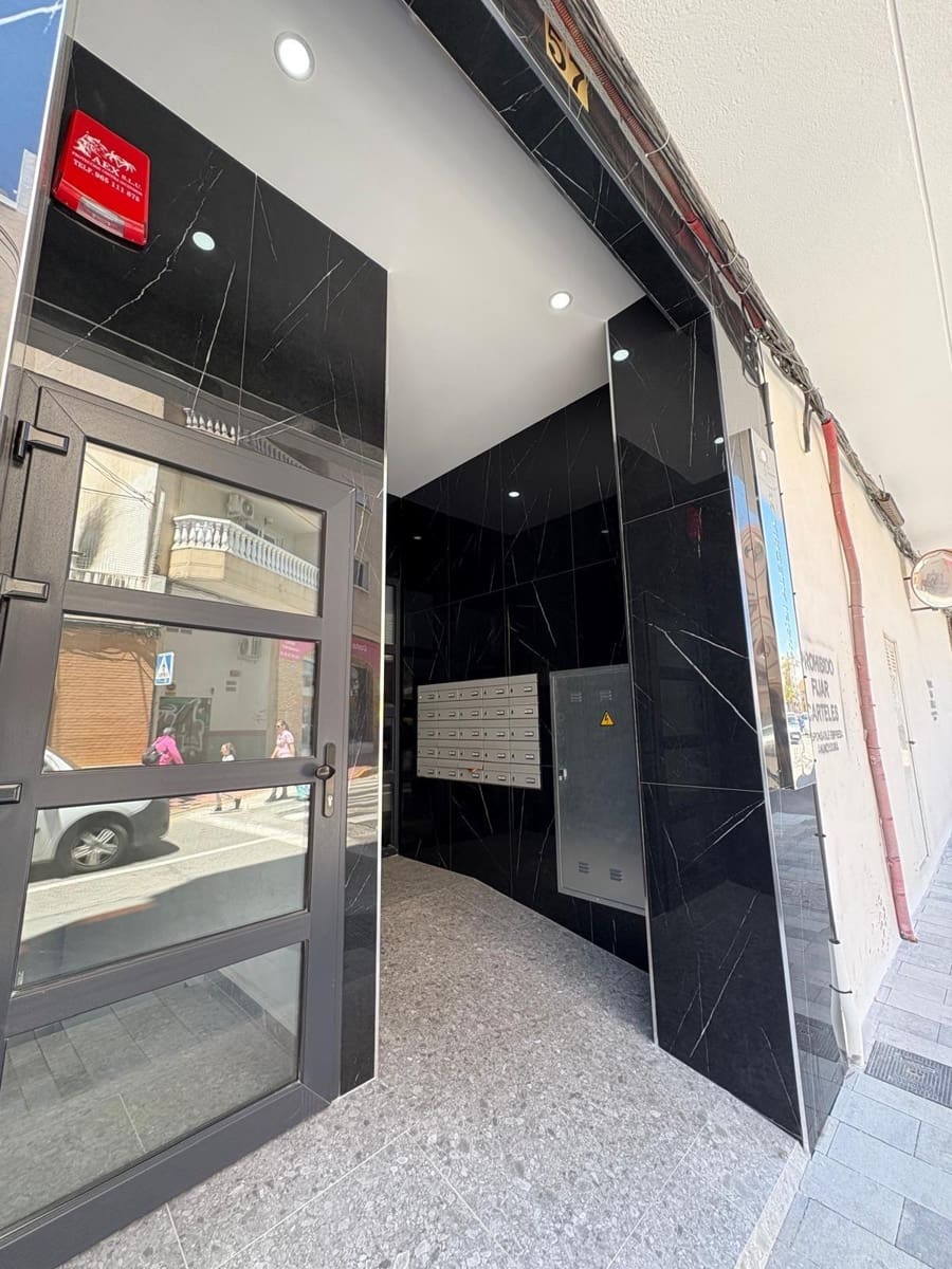 2 soveværelse Lejlighed til salg i Torrevieja - € 239.000 (Ref: 9878058)