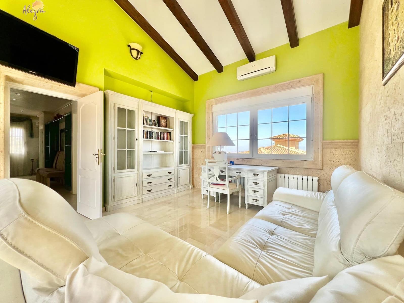 3 slaapkamer Villa te koop in Torrevieja met zwembad - € 490.000 (Ref: 9878060)