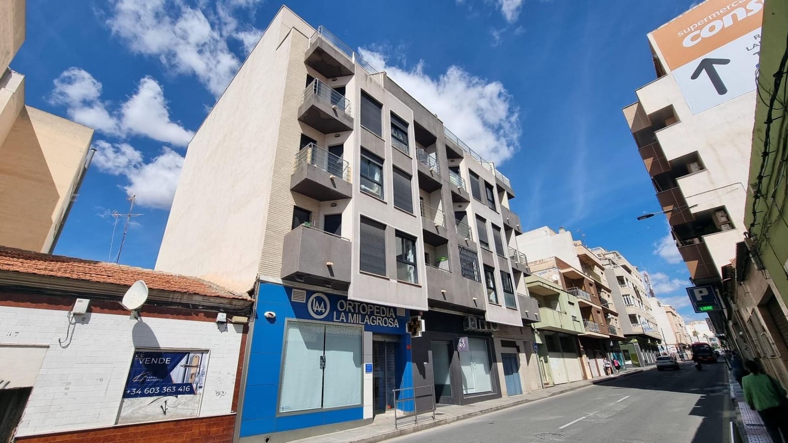 2 bedroom Apartment for sale in Torrevieja - € 144,000 (Ref: 9878061)