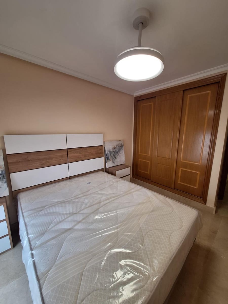 Apartamento de 3 habitaciones en Torrevieja en venta - 260.000 € (Ref: 9878064)