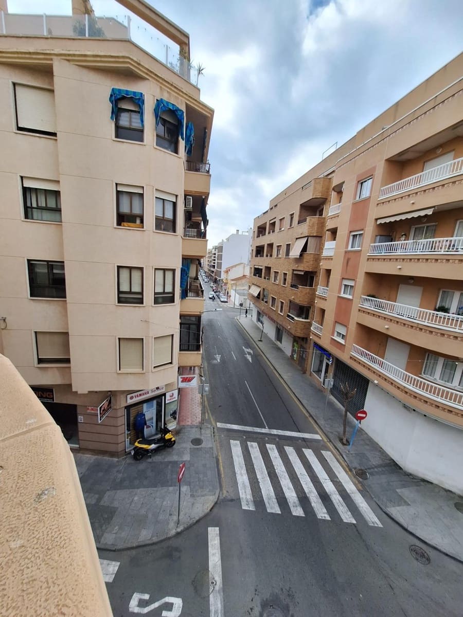Apartamento de 3 habitaciones en Torrevieja en venta - 260.000 € (Ref: 9878064)