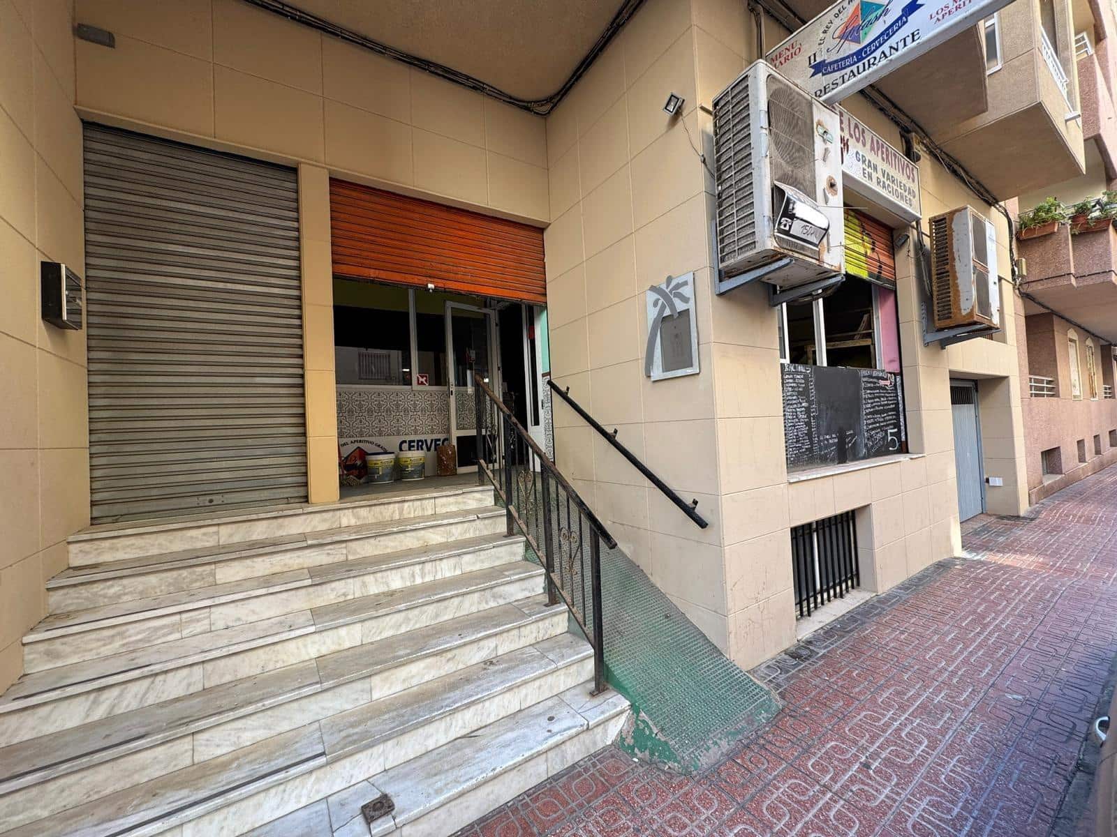 Comercial para venda em Torrevieja - 129 900 € (Ref: 9878066)
