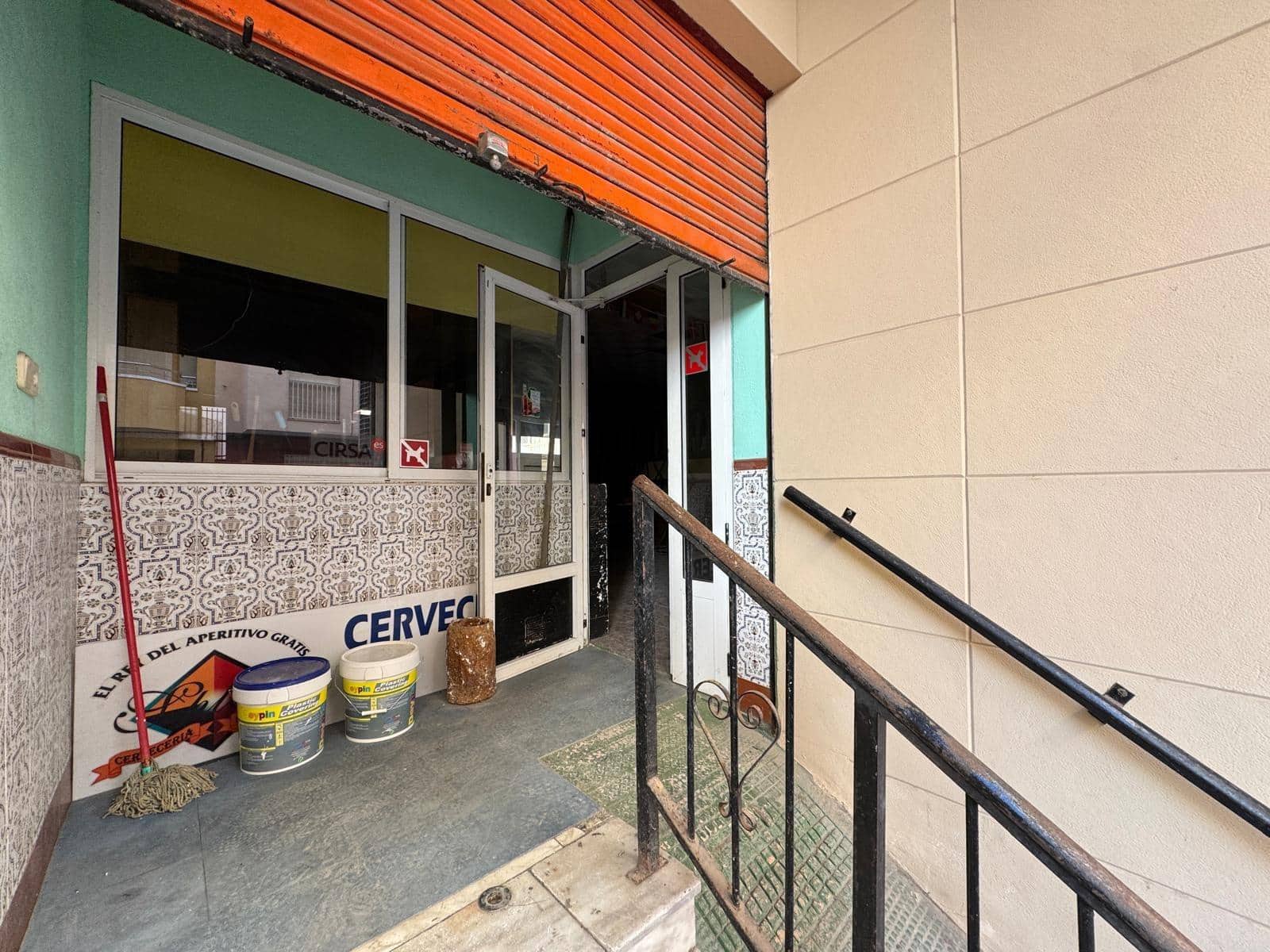 Comercial para venda em Torrevieja - 129 900 € (Ref: 9878066)