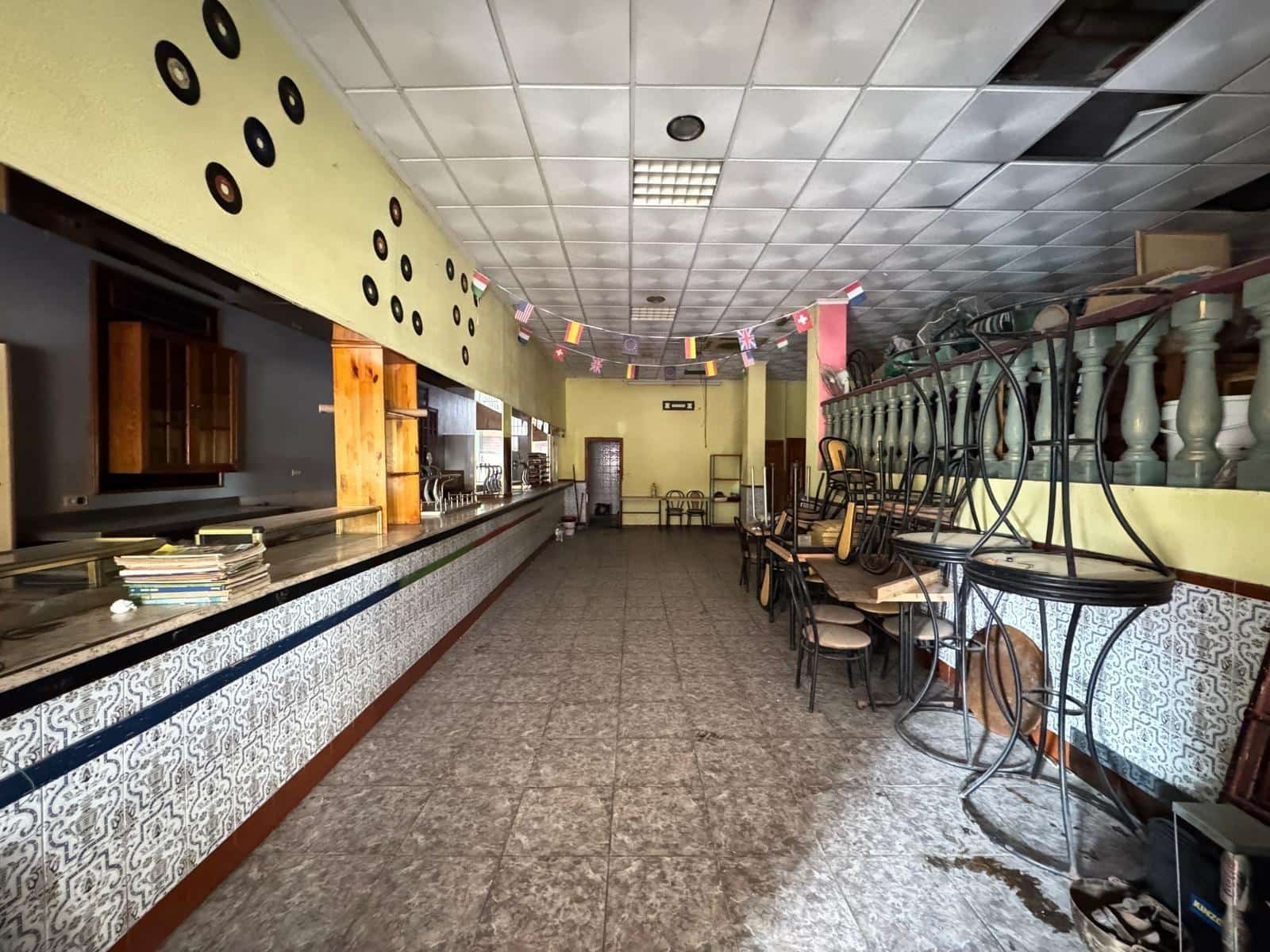 Comercial para venda em Torrevieja - 129 900 € (Ref: 9878066)