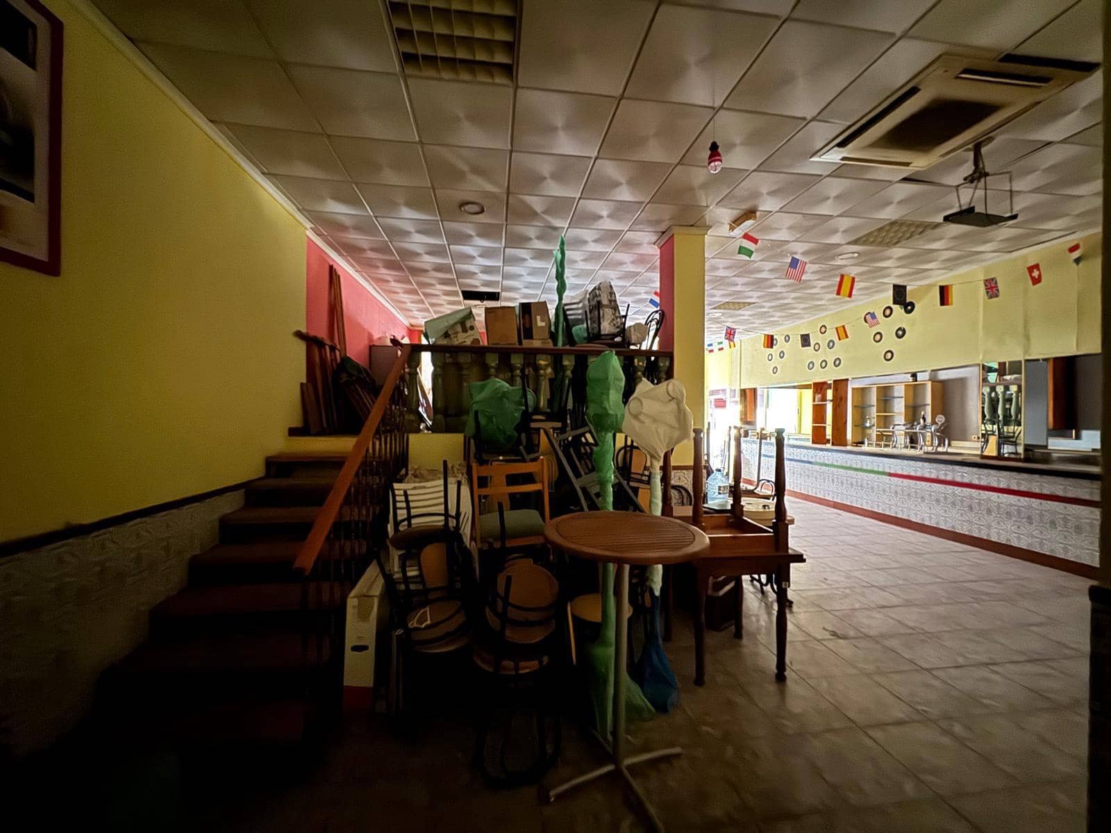 Comercial para venda em Torrevieja - 129 900 € (Ref: 9878066)