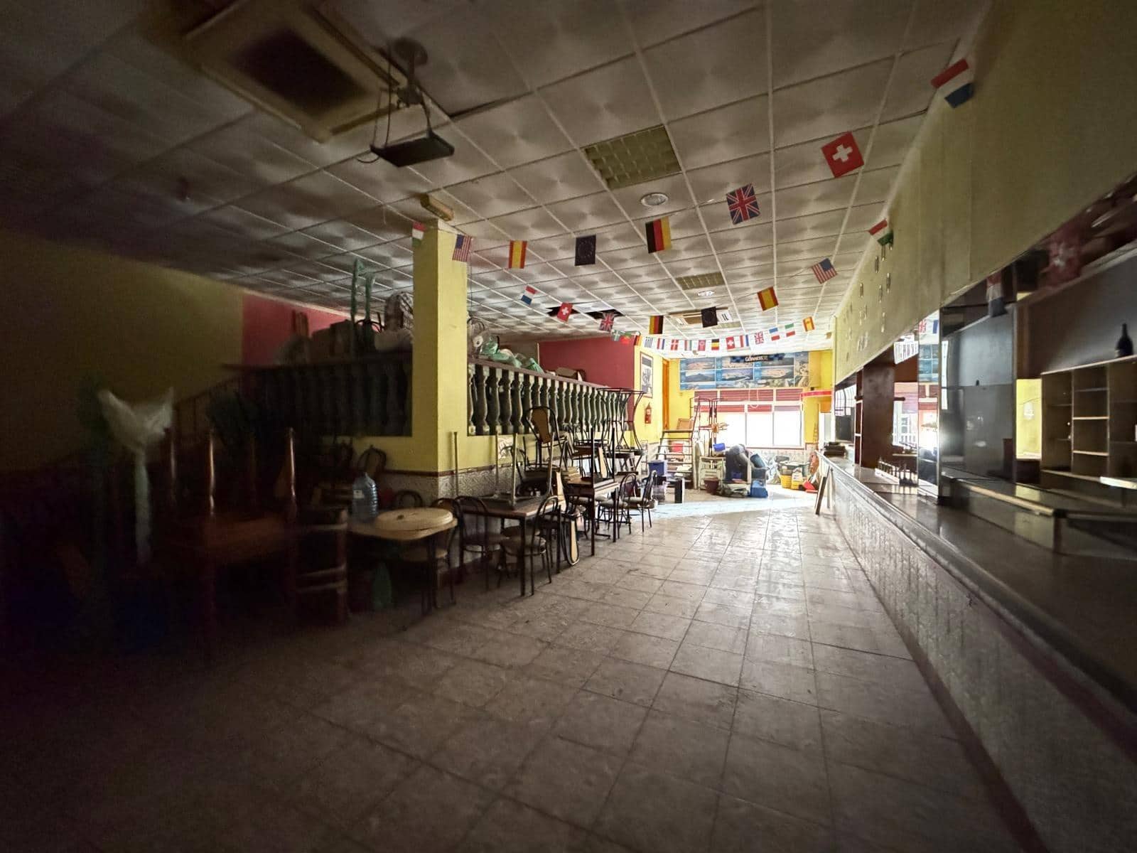 Comercial para venda em Torrevieja - 129 900 € (Ref: 9878066)