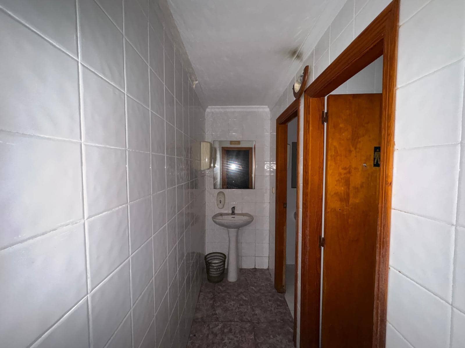 Comercial para venda em Torrevieja - 129 900 € (Ref: 9878066)