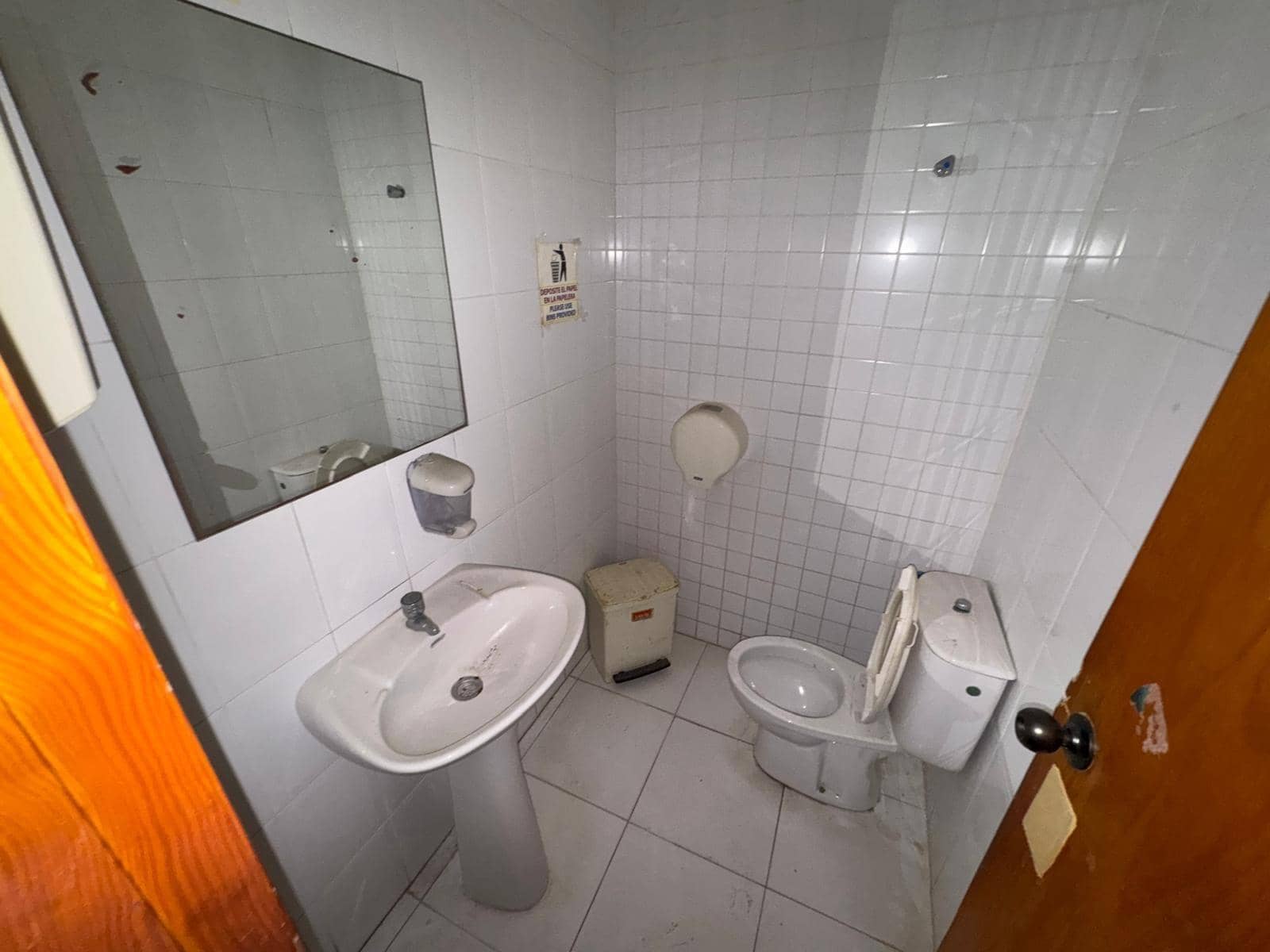 Comercial para venda em Torrevieja - 129 900 € (Ref: 9878066)