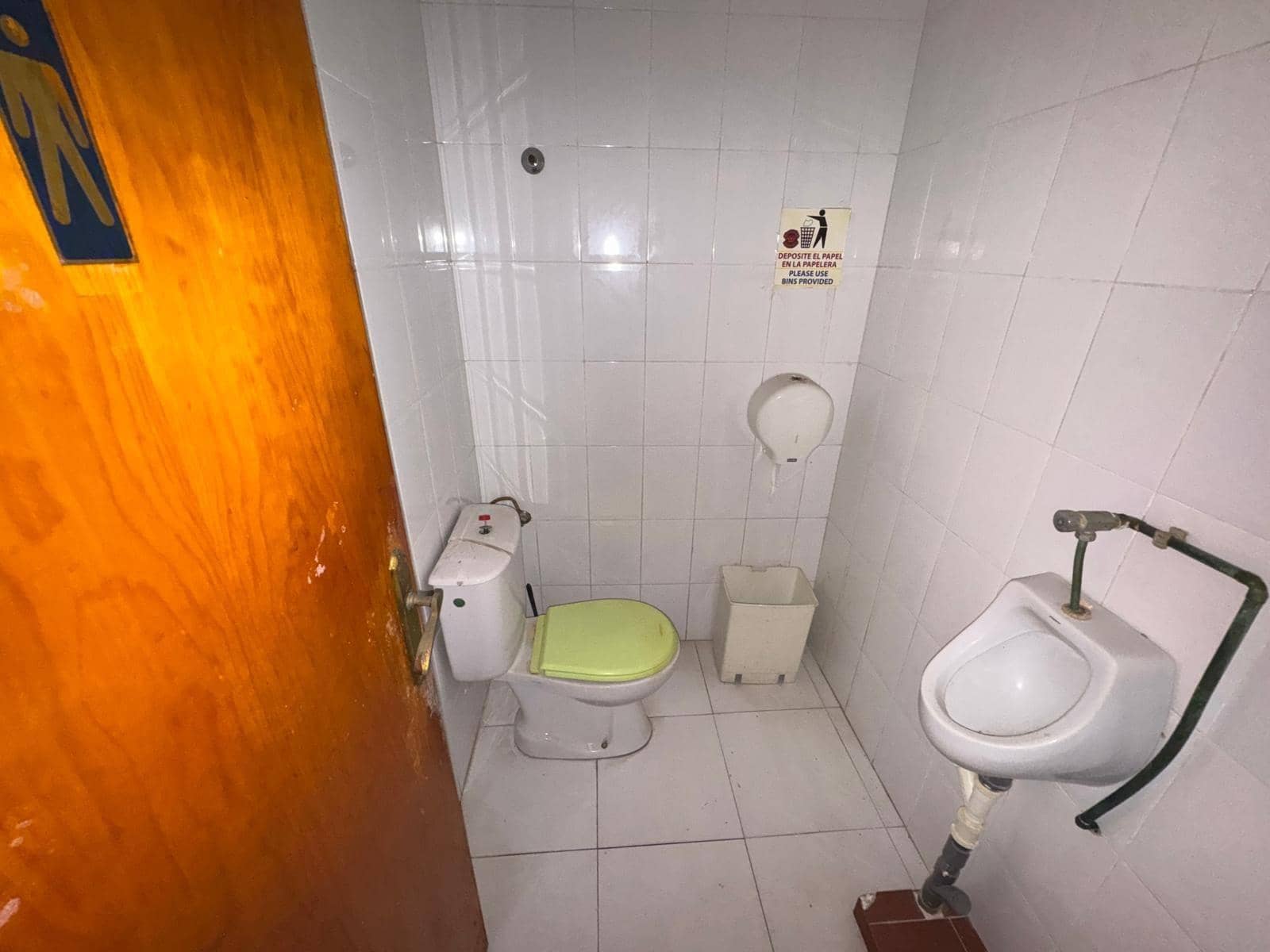 Comercial para venda em Torrevieja - 129 900 € (Ref: 9878066)