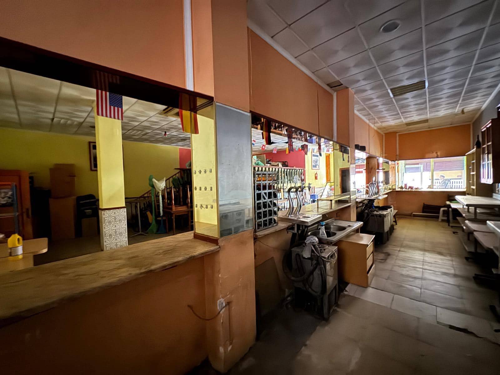 Comercial para venda em Torrevieja - 129 900 € (Ref: 9878066)
